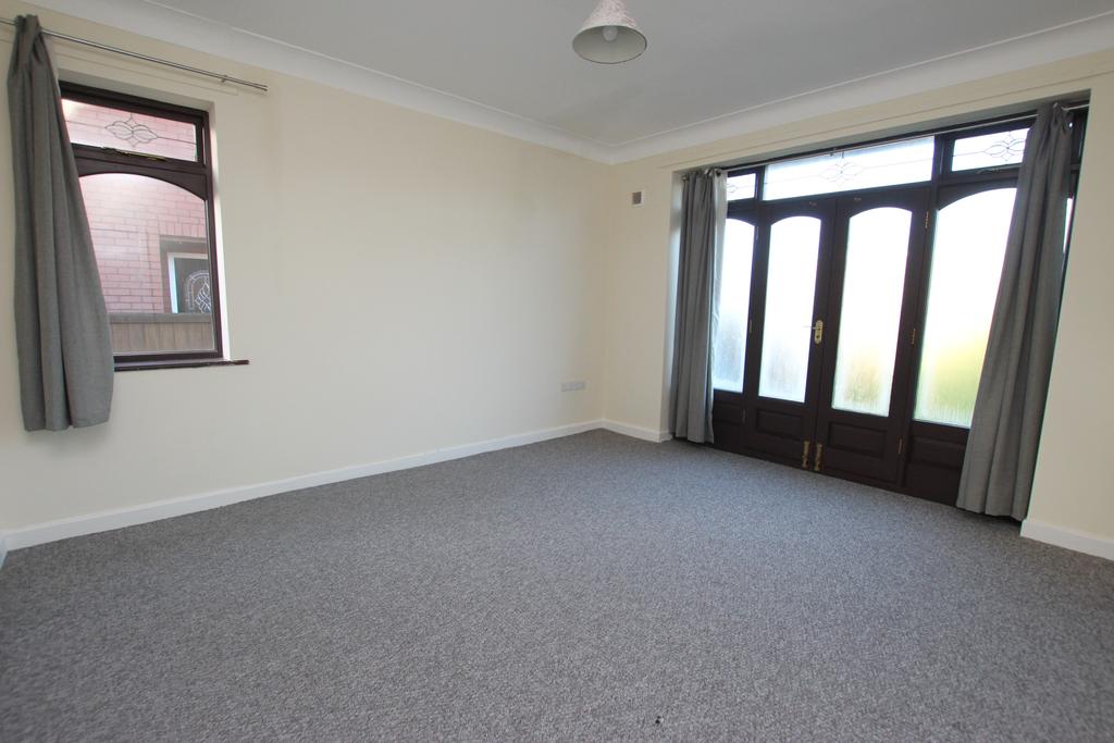 Poplar Road, Haydock, WA11 3 bed detached bungalow £1,000 pcm (£231 pw)