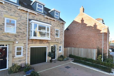 4 bedroom end of terrace house for sale - Breck Gardens, Mildenhall, Bury St. Edmunds, Suffolk, IP28