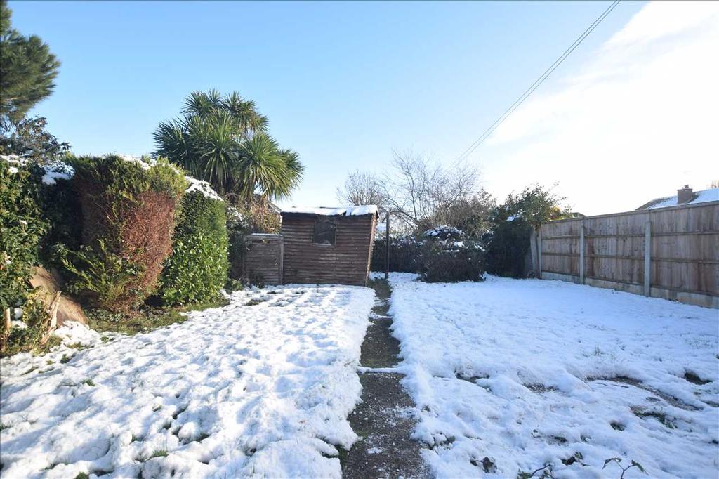 Berwick Avenue, Chelmsford 3 bed semidetached house £300,000