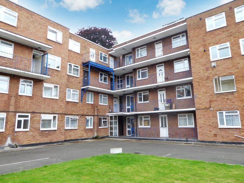 Viceroy Court, High Street South, Dunstable, Bedfordshire 2 bed flat