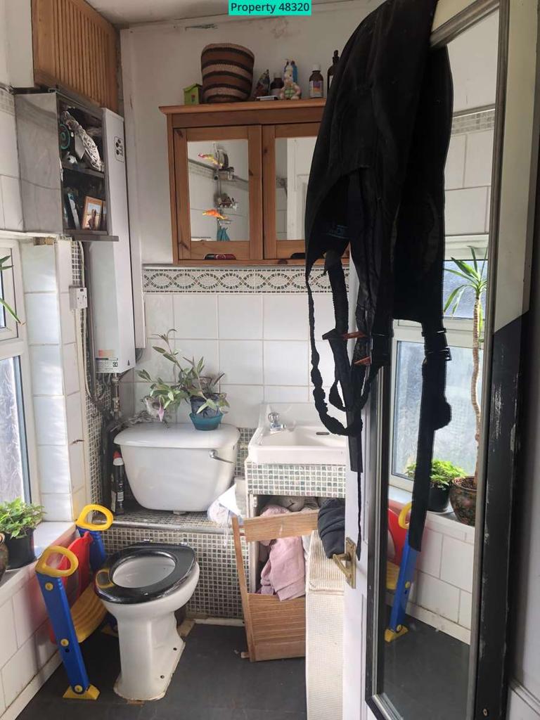 Flat Bathroom