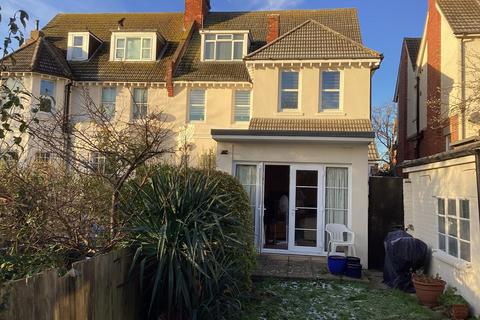 1 bedroom flat to rent, Upper Sea Road, Bexhill-on-Sea TN40