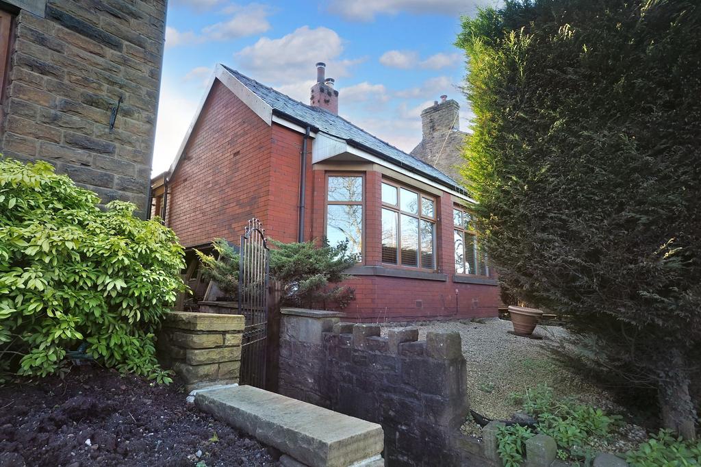 Buxton Road, Disley, SK12 3 bed property £1,200 pcm (£277 pw)