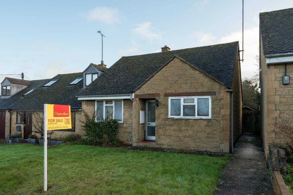 Barford St Michael, Oxfordshire, OX15 2 bed semidetached bungalow £