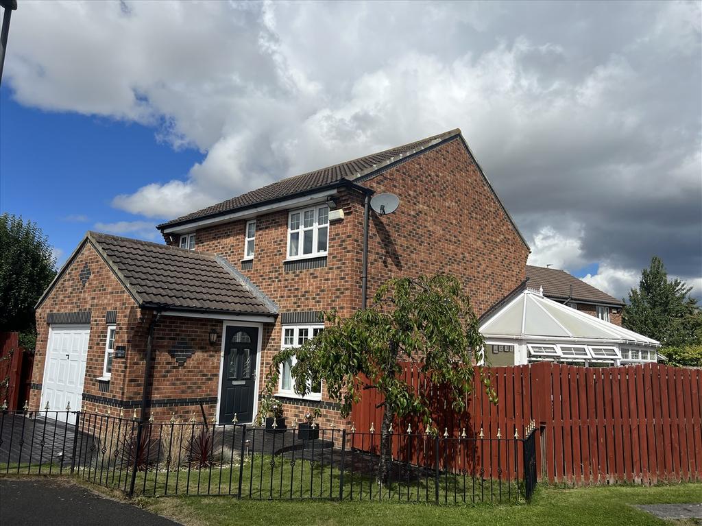MEADOWGATE DRIVE, EDEN PARK 3 bed detached house £215,000