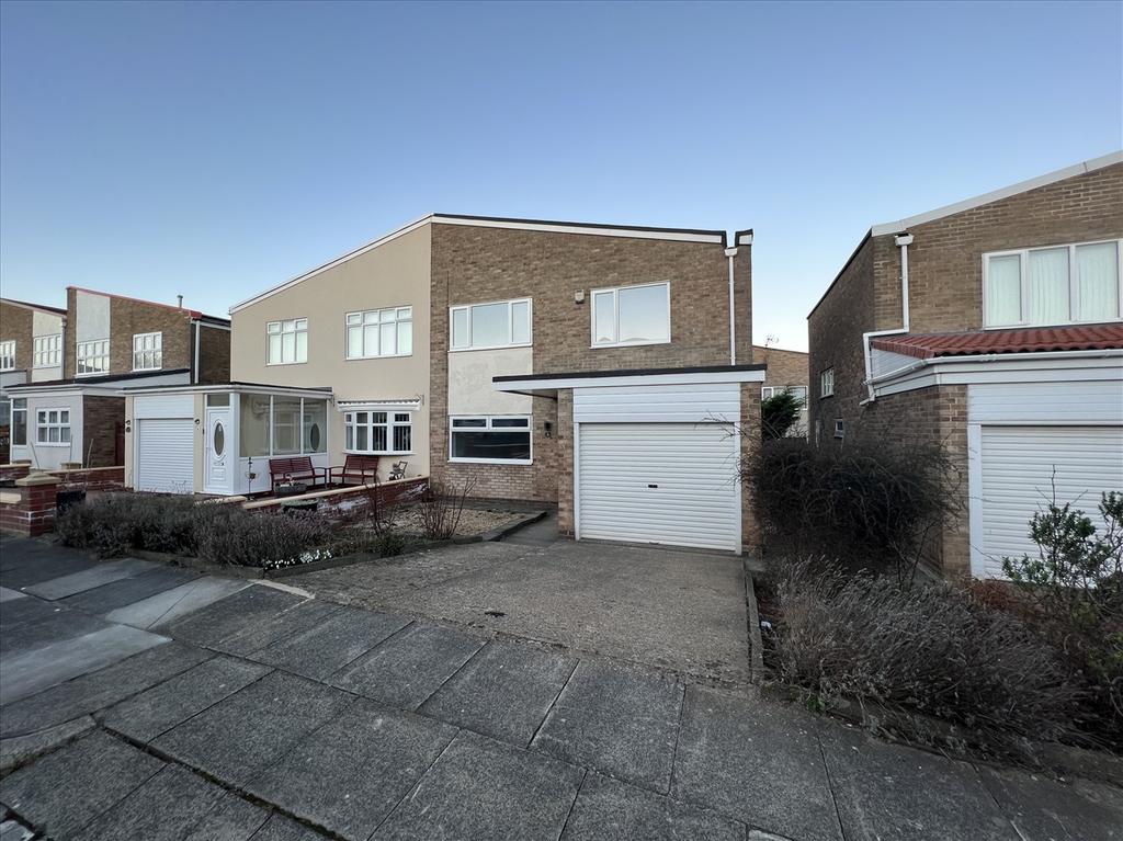 SANDWICH GROVE, CLAVERING 3 bed semidetached house £157,500