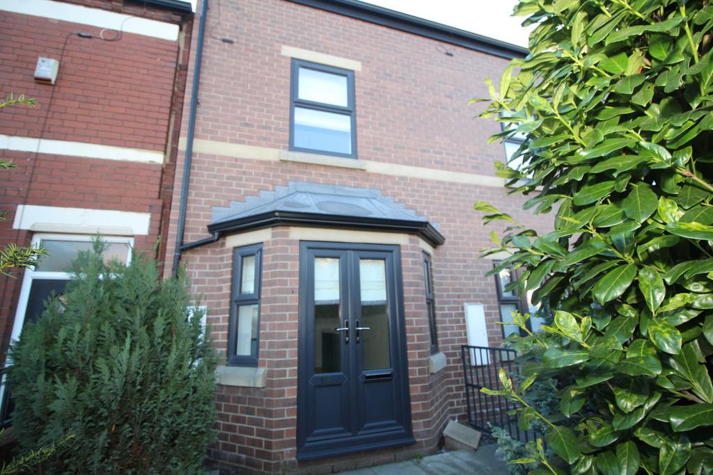 Castleford Road, Normanton 4 bed townhouse £850 pcm (£196 pw)