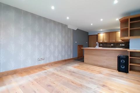 8 Middlebrook Crescent, Bradford, BD8 0EN