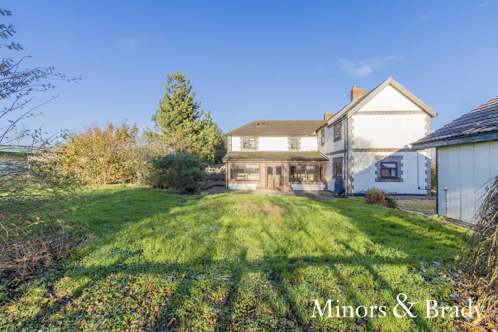 Ipswich Road, Long Stratton 5 bed detached house for sale £400,000