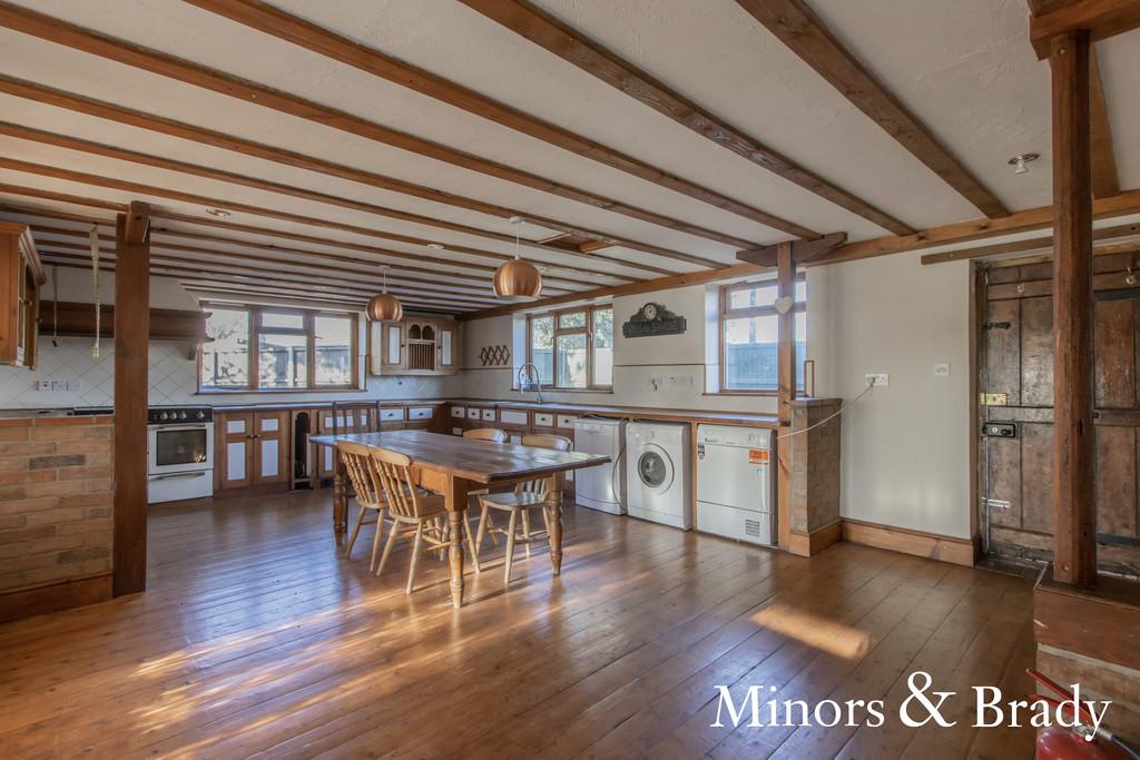 Ipswich Road, Long Stratton 5 bed detached house £400,000
