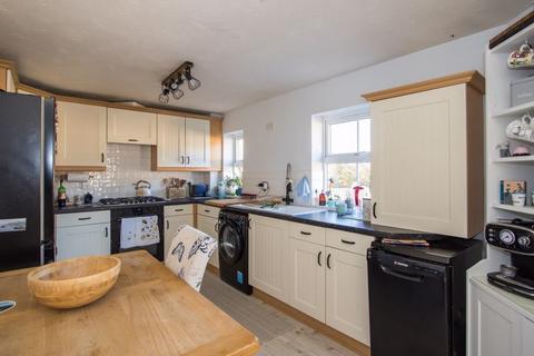 17 Cae Canol, Penarth, CF64 3RF