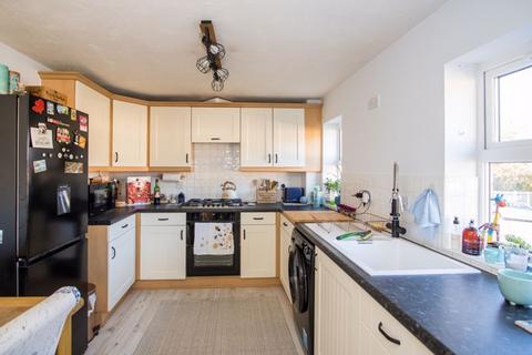 17 Cae Canol, Penarth, CF64 3RF
