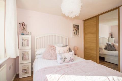 17 Cae Canol, Penarth, CF64 3RF