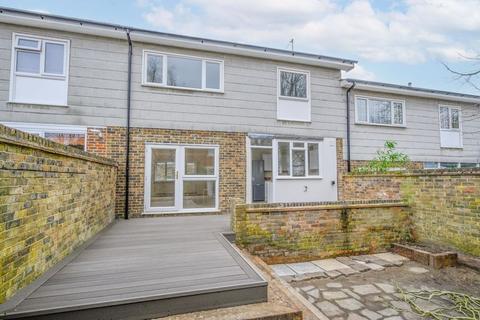 3 bedroom terraced house to rent, Angas Court, Weybridge