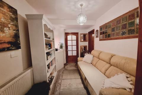 5 bedroom semi-detached house for sale, Dorset Close, Bradford, BD5