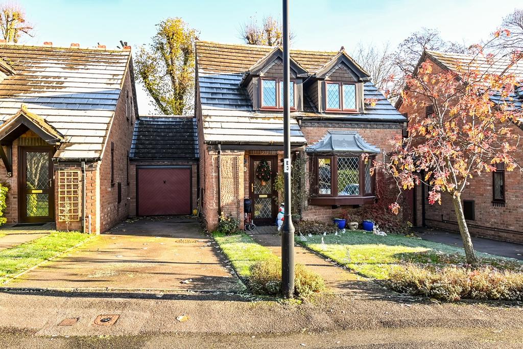 Copperfields, Lichfield, WS14 2 bed detached house £325,000
