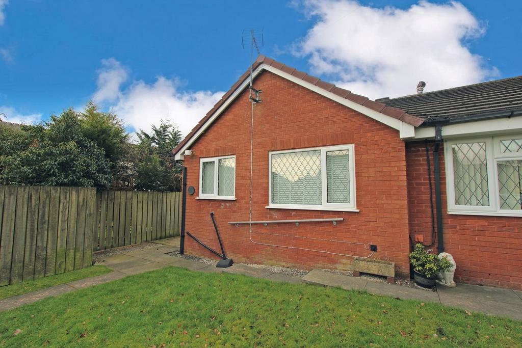 Westcott Close, Bolton, BL2 1 bed semidetached bungalow £150,000