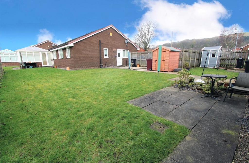 Westcott Close, Bolton, BL2 1 bed semidetached bungalow £150,000