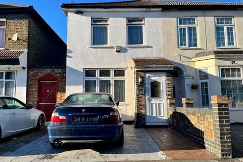 3 bedroom terraced house to rent, Waltham Road, Southall, Greater London, UB2