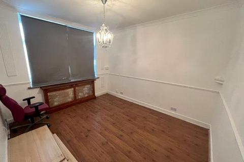 3 bedroom terraced house to rent, Waltham Road, Southall, Greater London, UB2