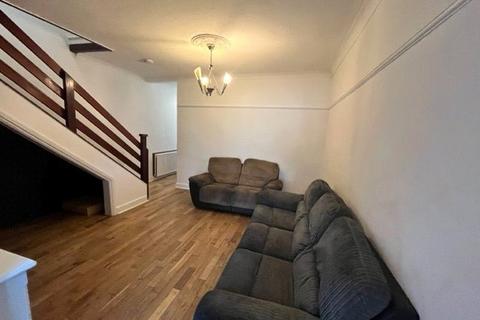 3 bedroom terraced house to rent, Waltham Road, Southall, Greater London, UB2