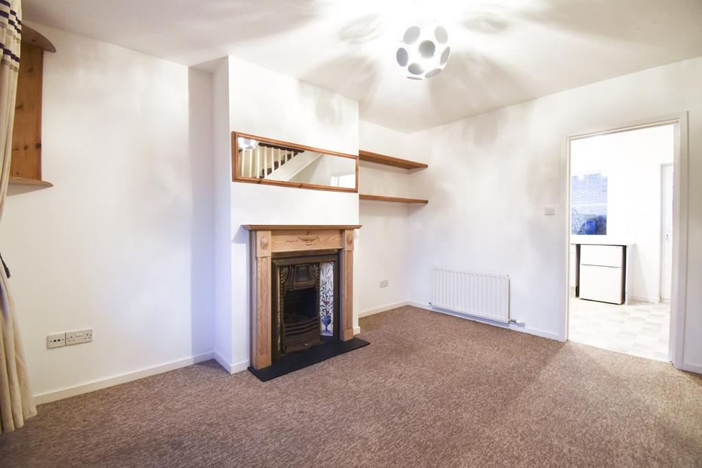 Sullivans Reach, WALTONONTHAMES, KT12 2 bed terraced house £1,595 pcm (£368 pw)