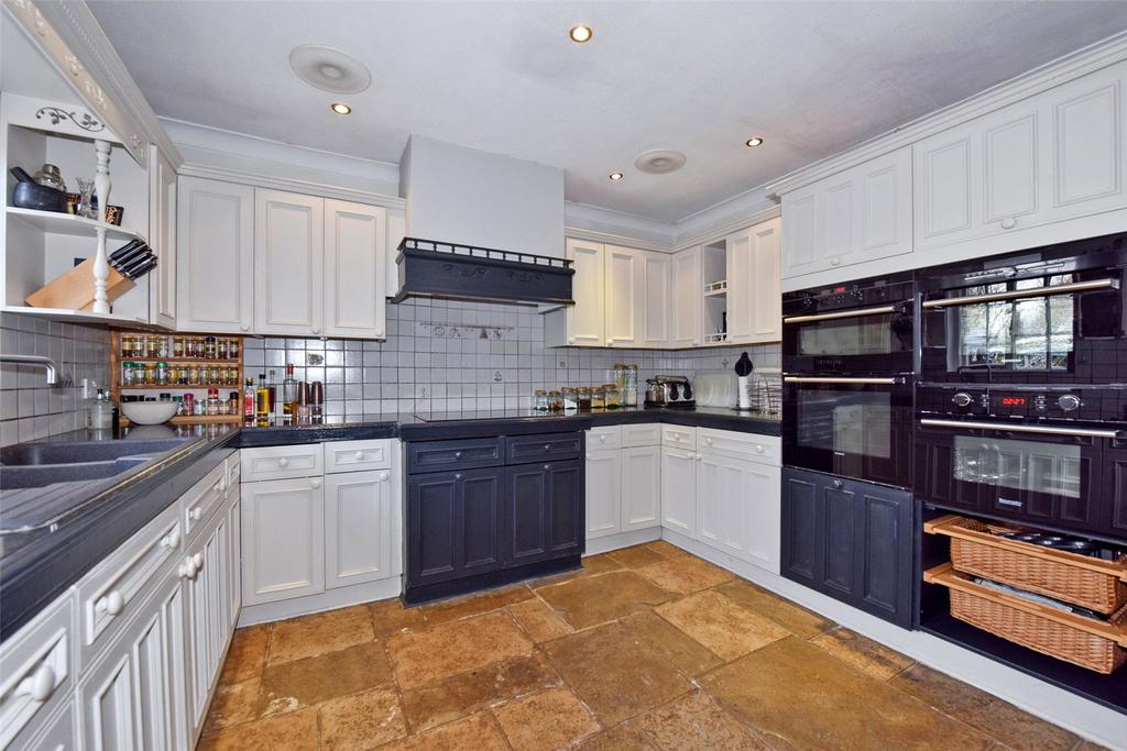 Forest Green Road, Holyport, Maidenhead, Berkshire, SL6 5 bed detached