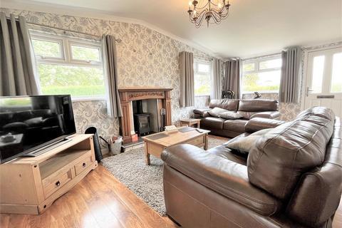 3 bedroom chalet for sale, 1st Main Road, Humberston Fitties, Grimsby, N.E. Lincs, DN36 4EX