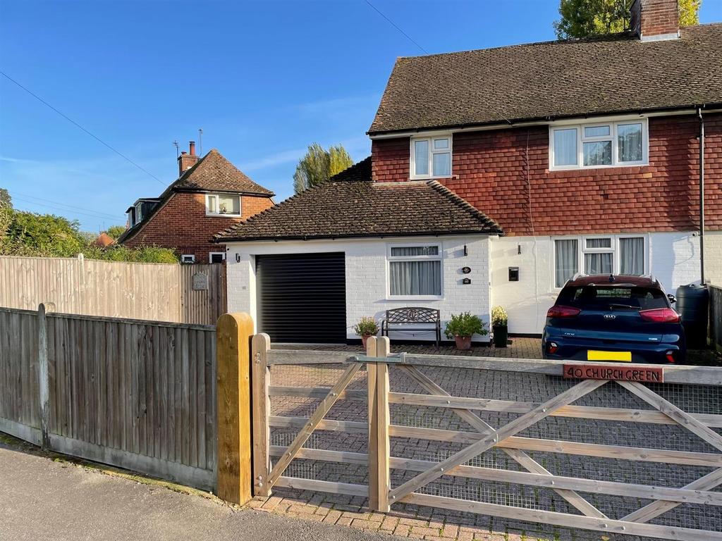 Staplehurst, Kent 3 bed semidetached house for sale £449,950