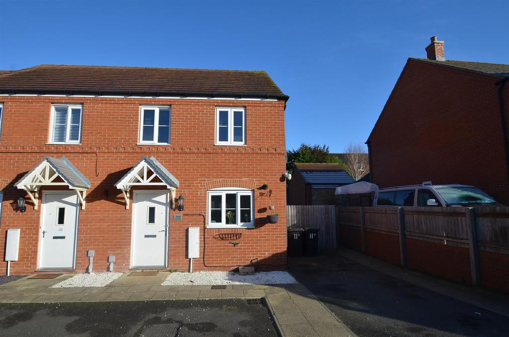 Plough Lane, SHEFFORD 2 bed end of terrace house - £310,000