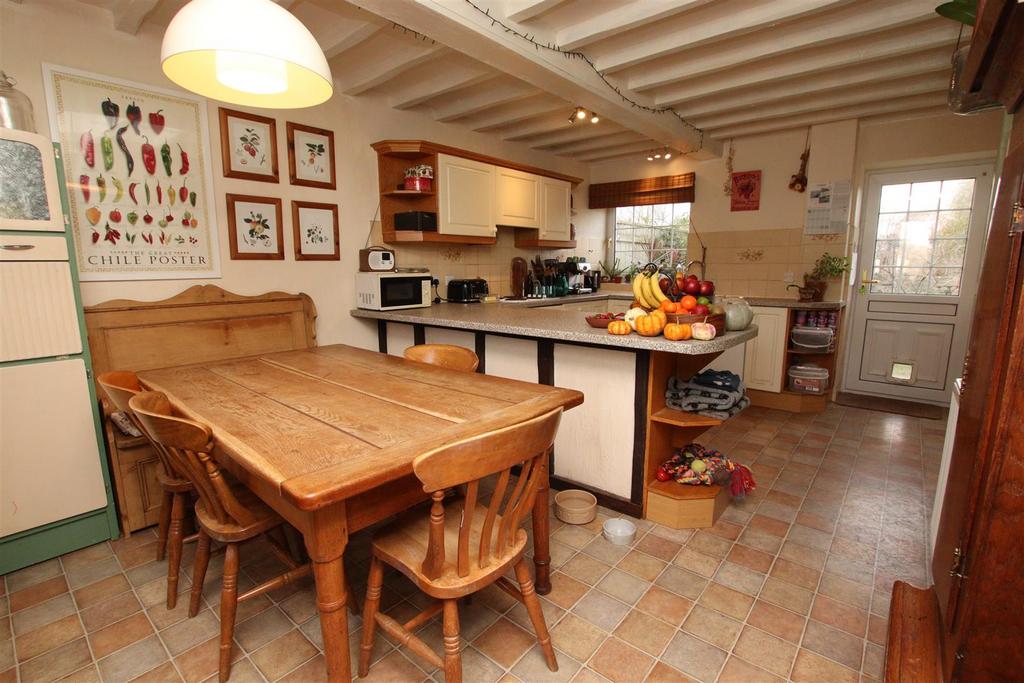 Kitchen Diner.JPG