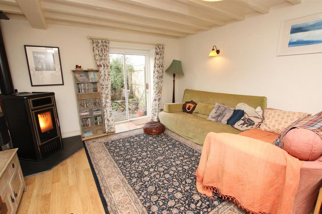Living Room..JPG