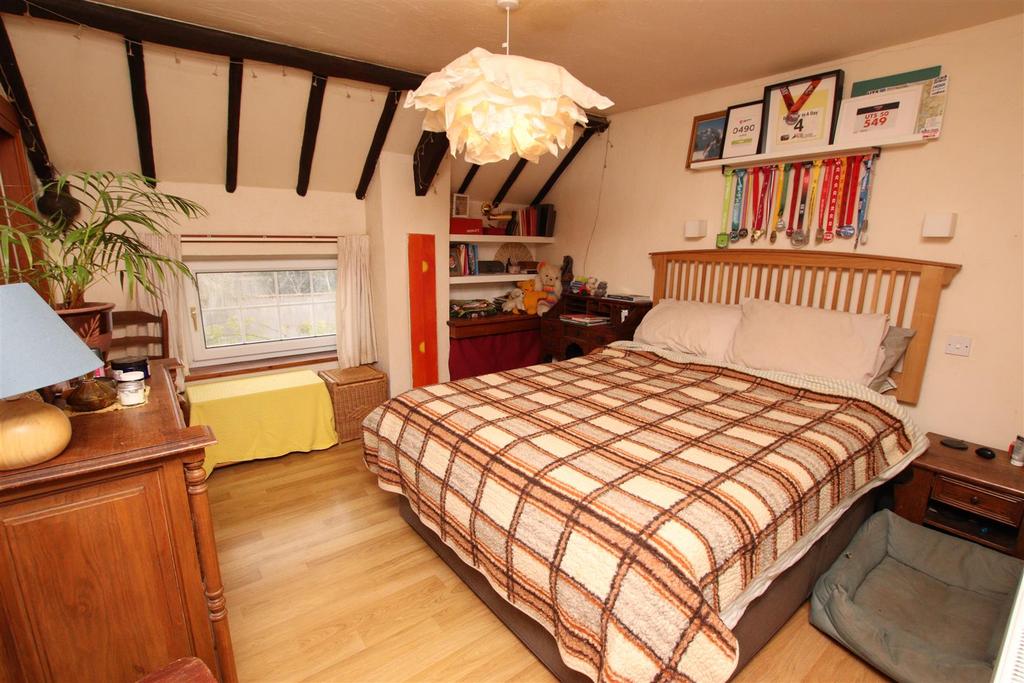 Bedroom 1.JPG