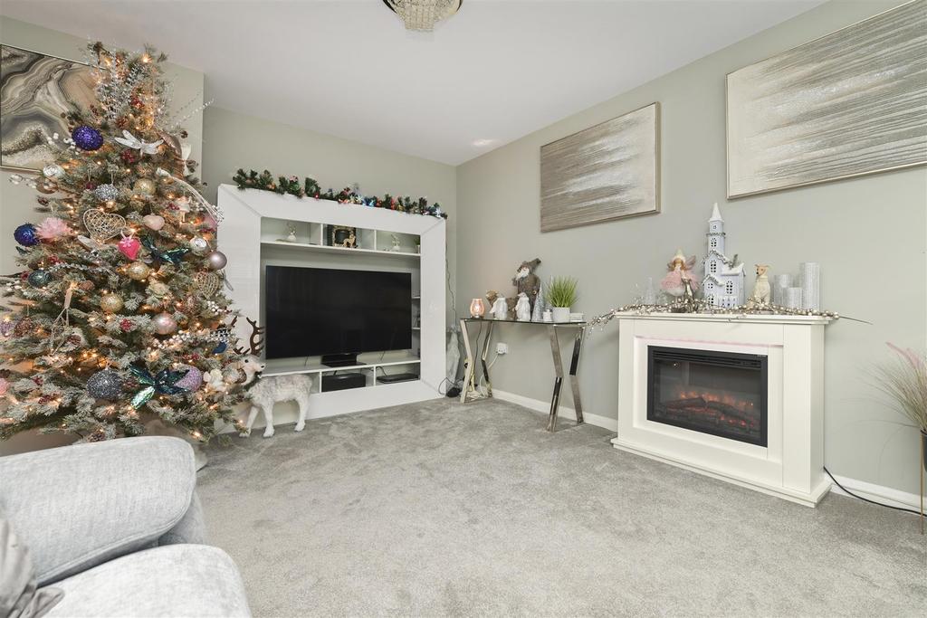 7 Abercrombie Place, Dunfermline... 3 bed detached house £260,000