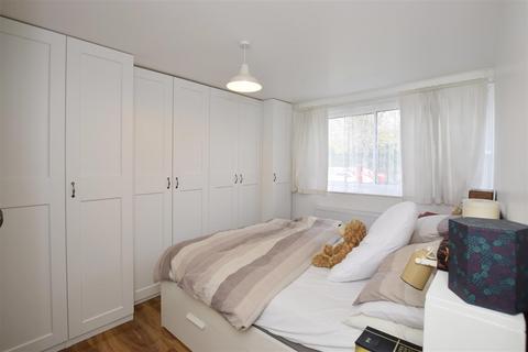 2 bedroom flat to rent, CRAWFORD AVENUE, WEMBLEY