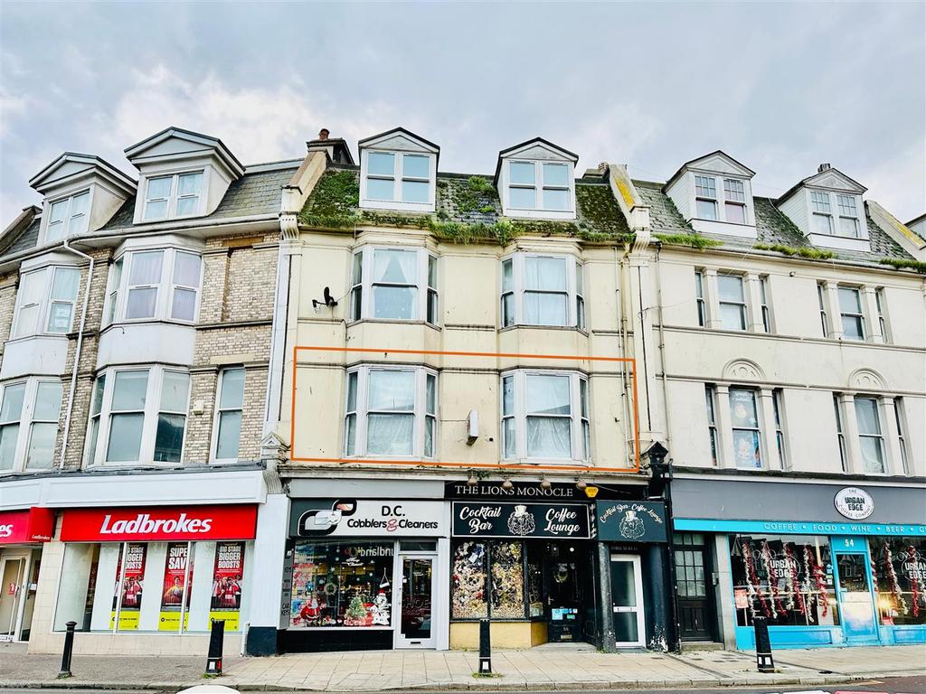 Victoria Street, Paignton 3 bed flat £875 pcm (£202 pw)