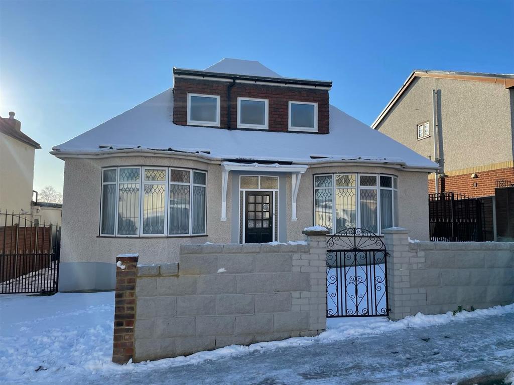 Brompton Lane, Strood 5 bed detached bungalow £1,800 pcm (£415 pw)