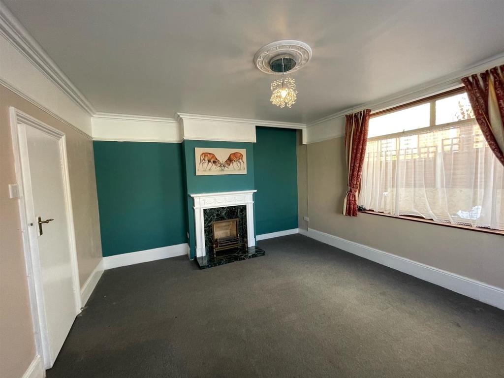 Brompton Lane, Strood 5 bed detached bungalow £1,800 pcm (£415 pw)