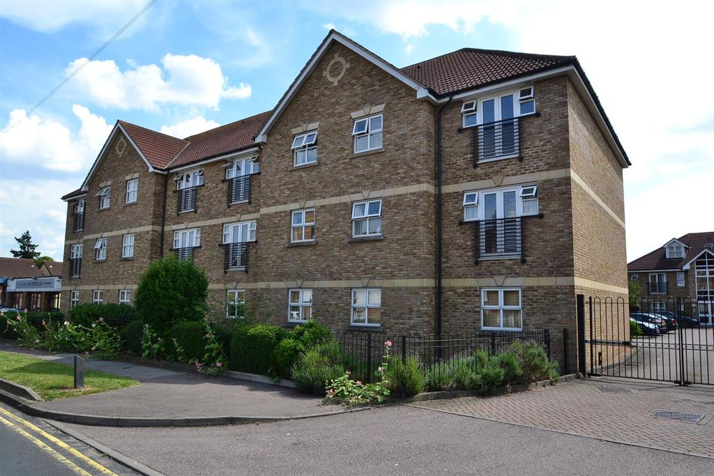Elppin Court, Park Lane, Broxbourne 2 bed flat £1,295 pcm (£299 pw)
