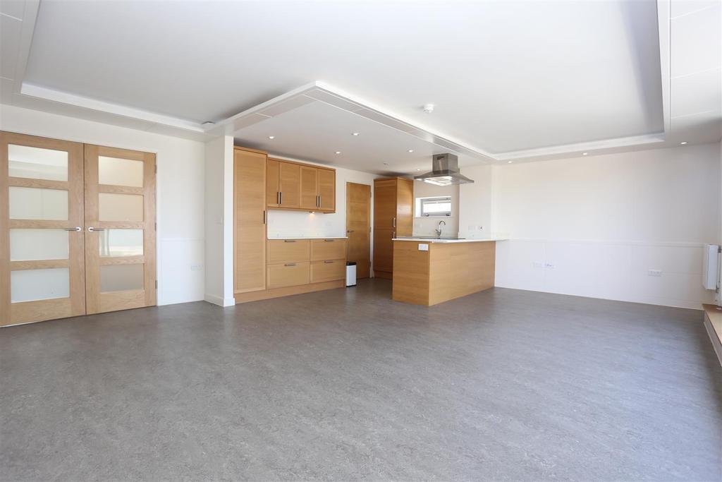 Albion Street, Brighton 3 bed flat £2,000 pcm (£462 pw)