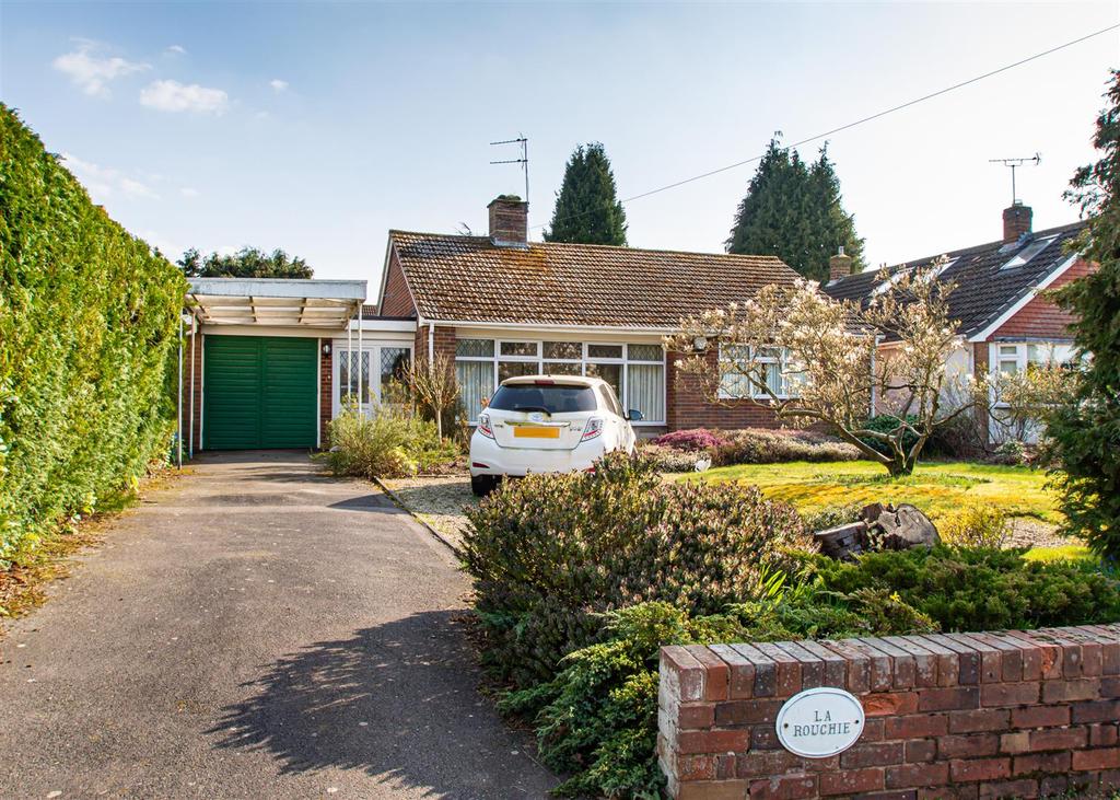 La Rouche, Suckling Green Lane, Codsall, Wolverhampton 3 bed bungalow
