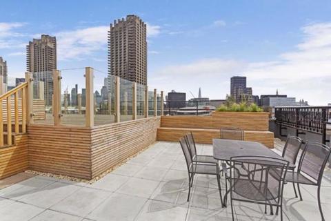Studio to rent, Charterhouse Square, London