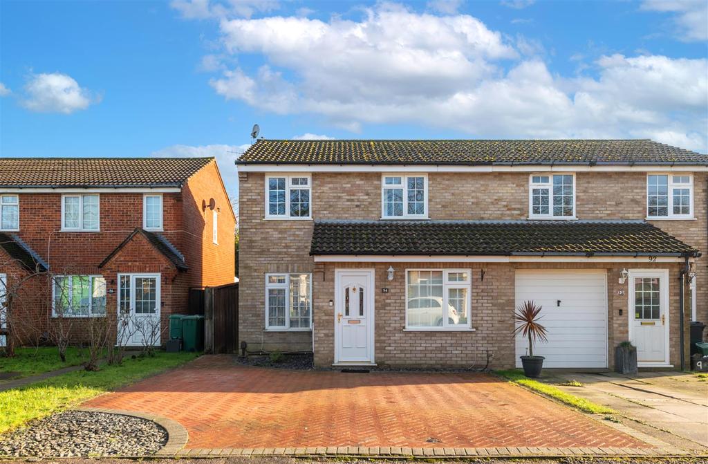 Tanyard Way, Horley 3 bed end of terrace house £425,000