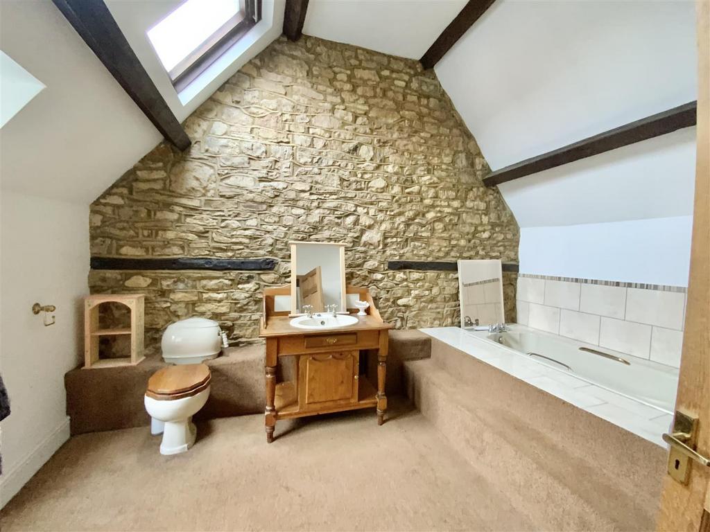 Bedroom 1 - En-suite