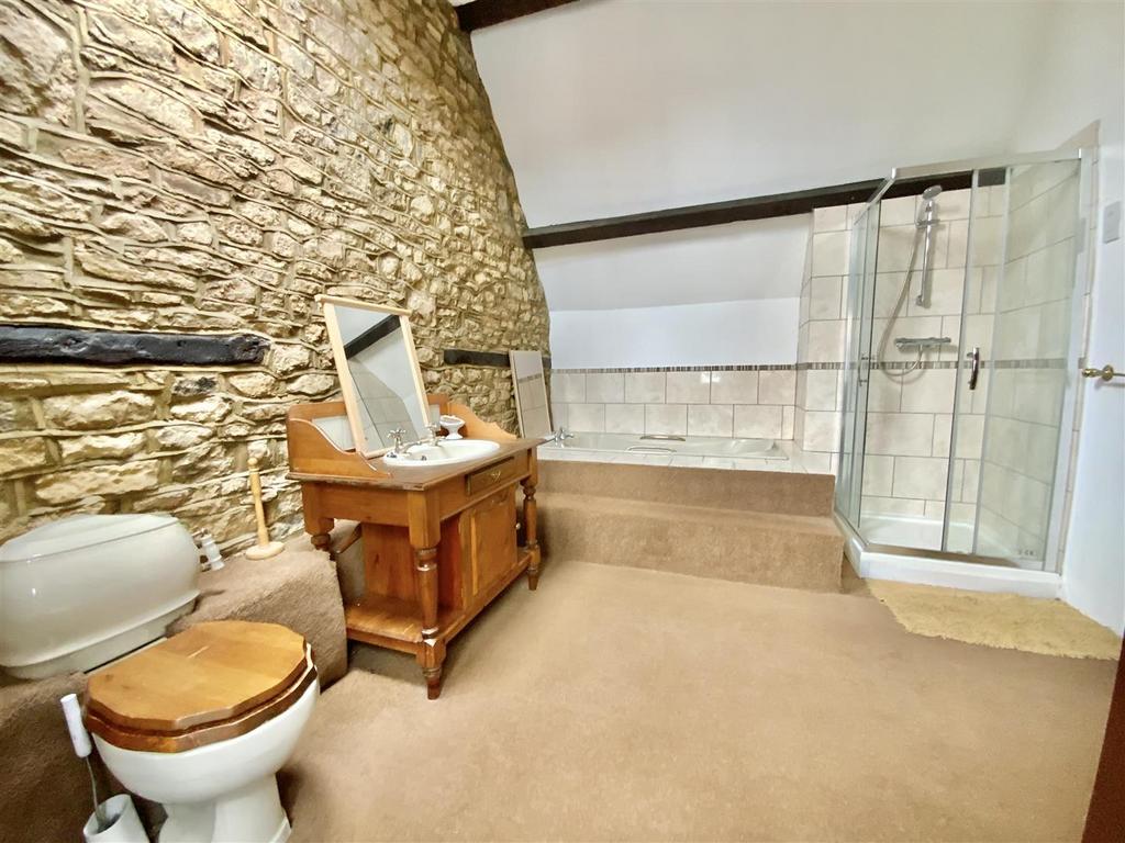 Bedroom 1 - En-suite