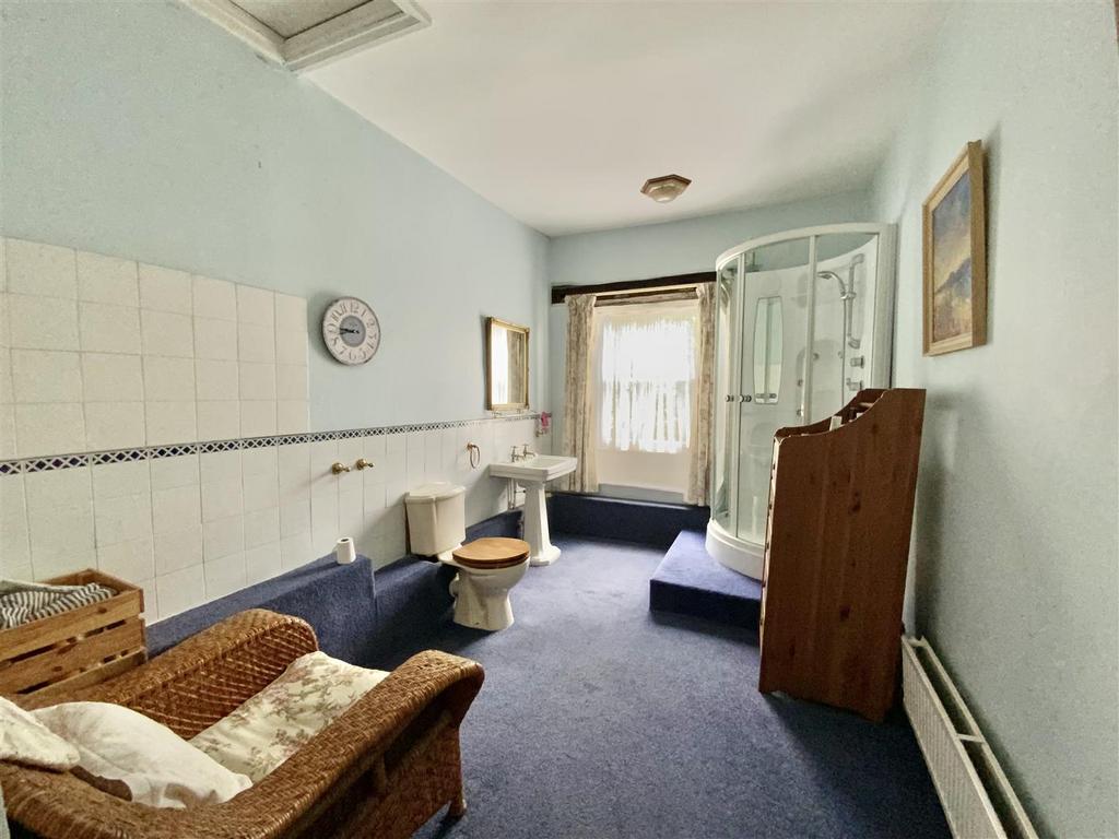 Family Shower Room