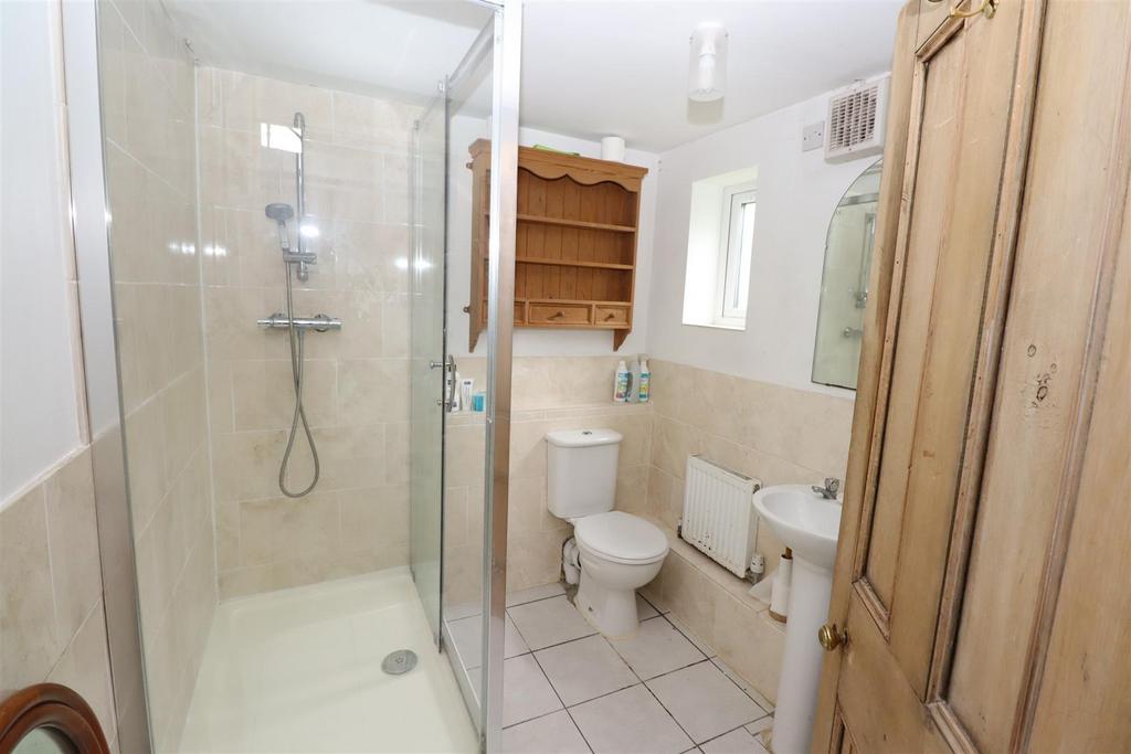 Studio / Annex Shower Room