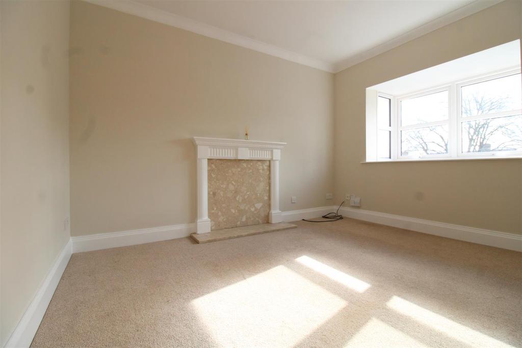 Whitby Avenue, York 2 bed flat £850 pcm (£196 pw)