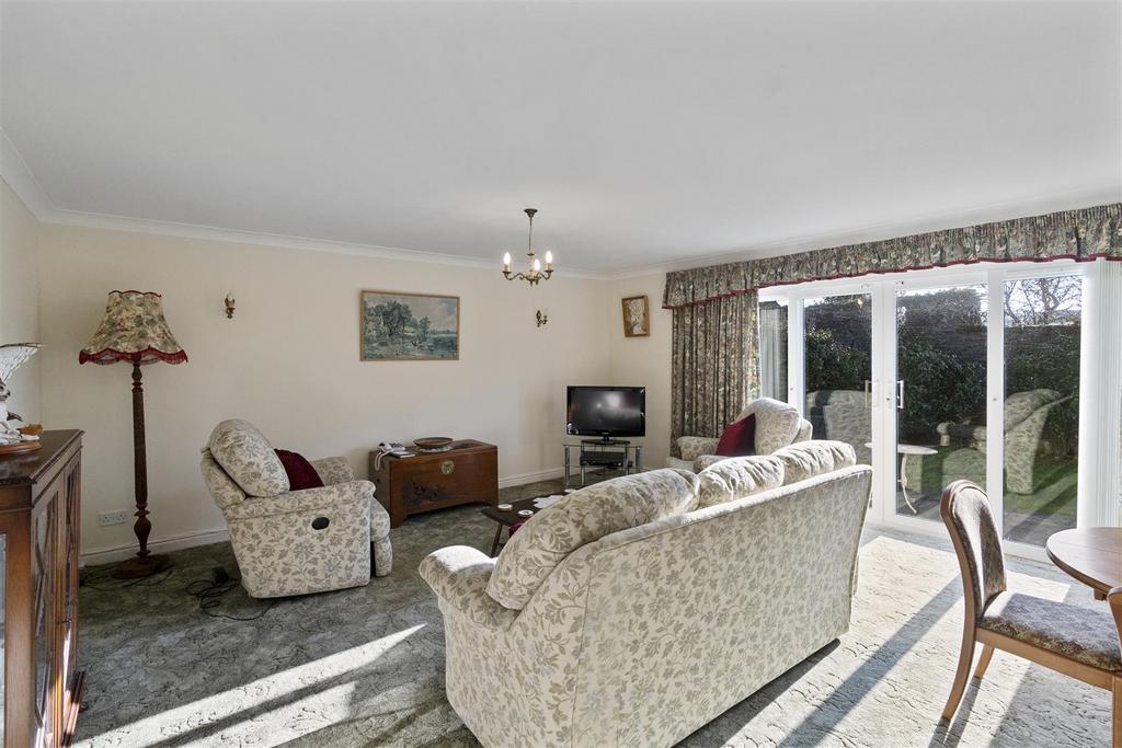 Living Room 2.jpg