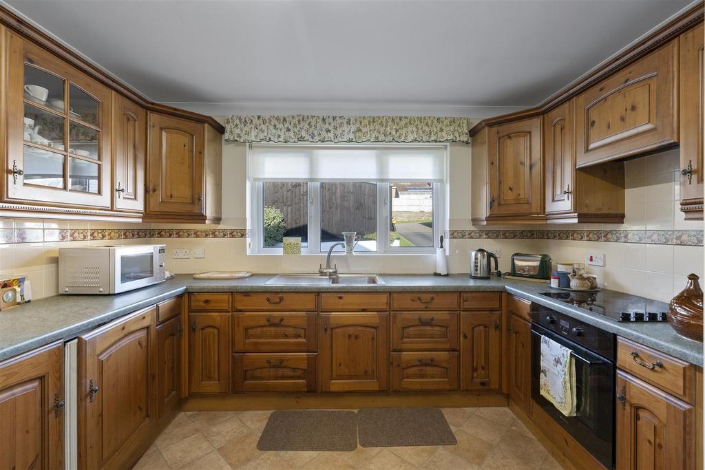 Kitchen 1.jpg